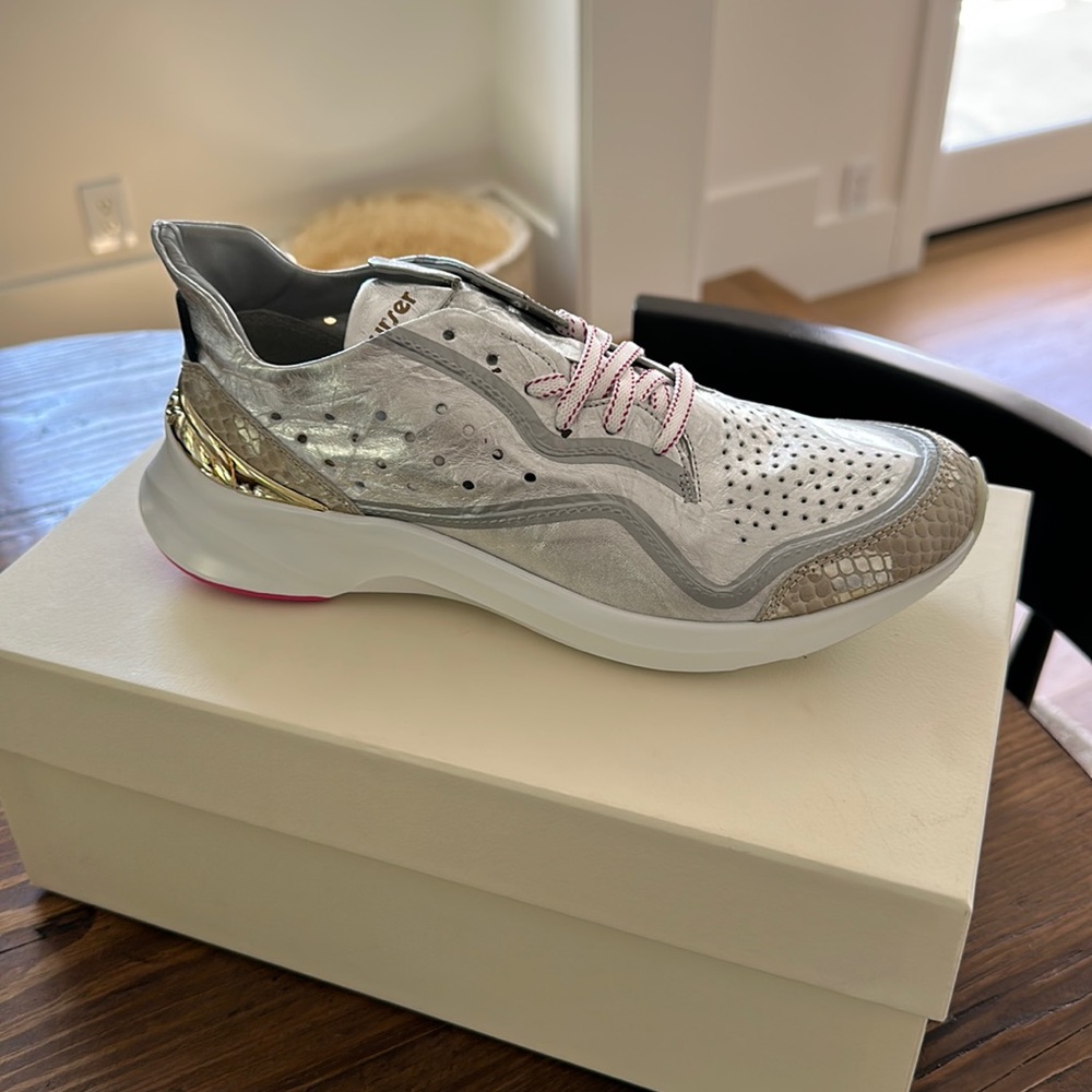Courser Sneakers size 9 NIB